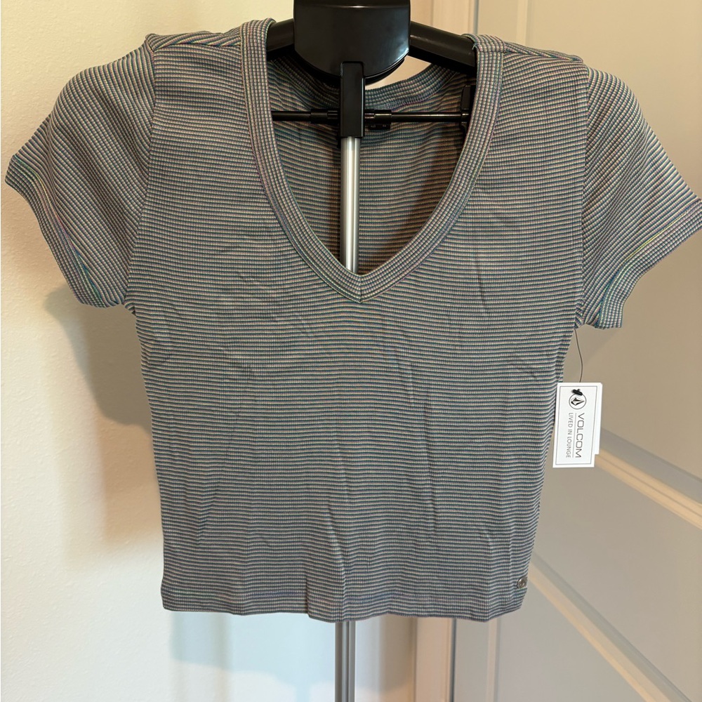 🆕 Women’s Volcom Striped V-Neck Cropped Tee